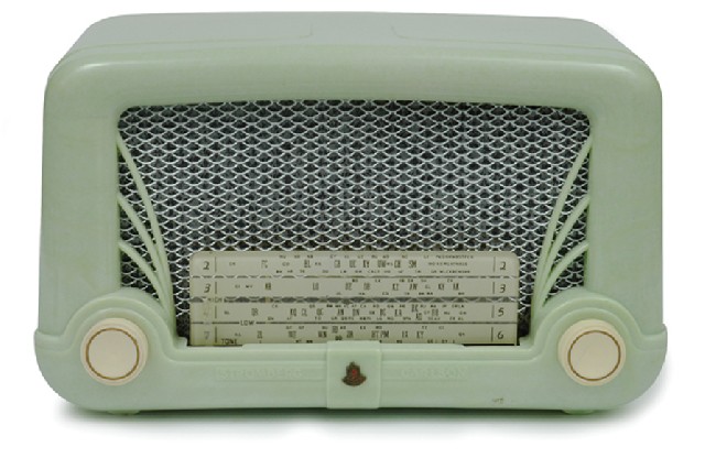 Appraisal: Stromberg Carlson Ovaltone circa pale green case with white knobs