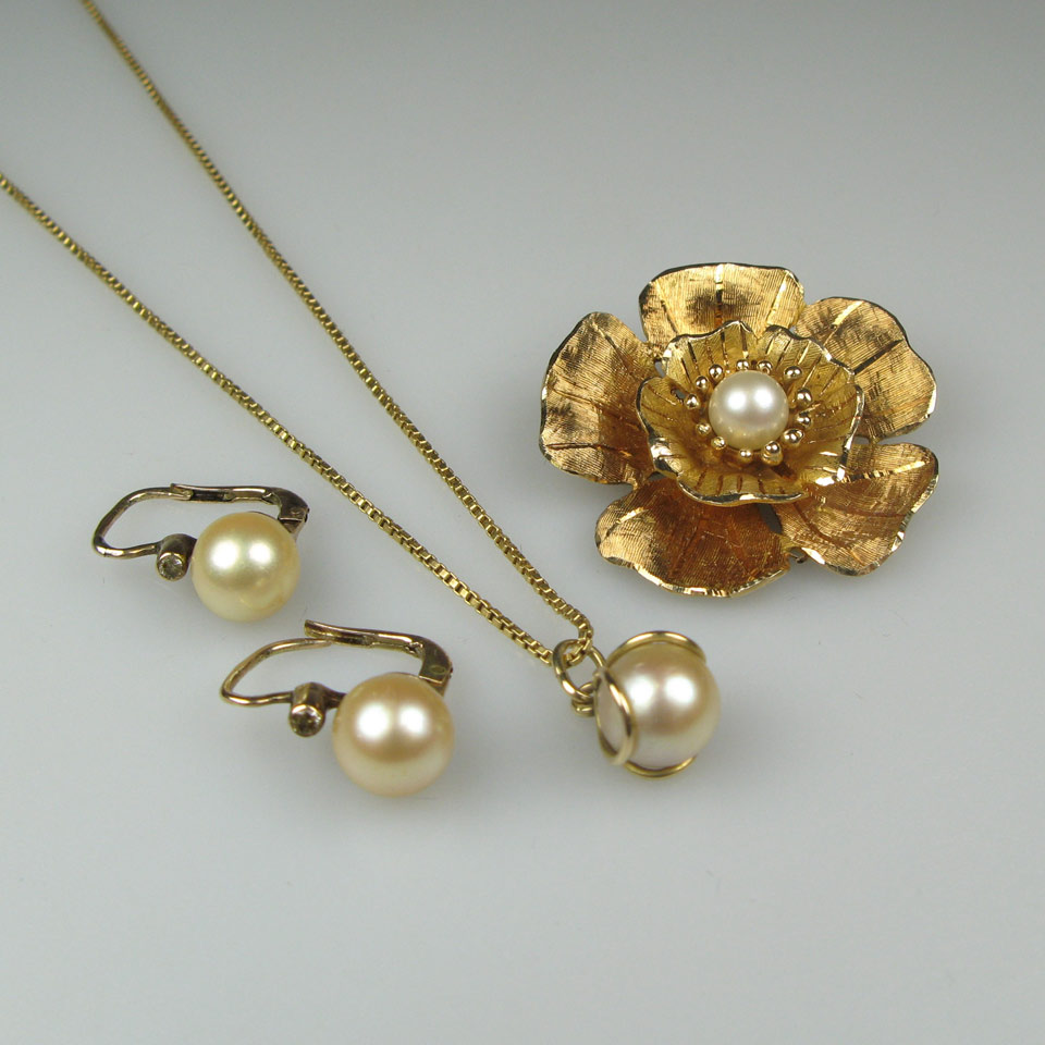 Appraisal: k Yellow Gold Brooch Earrings And A Pendant And Chain