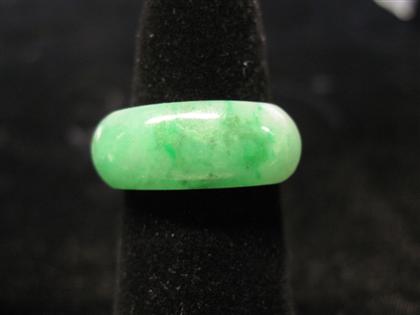 Appraisal: Carved jade saddle ringRing size