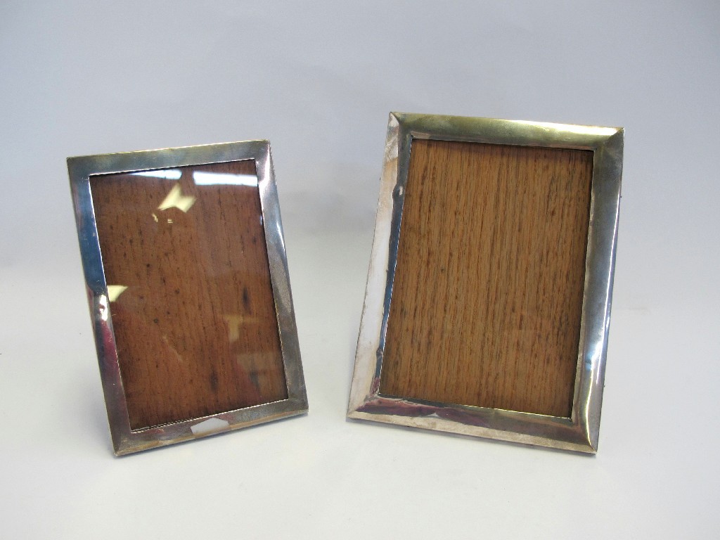 Appraisal: A lot comprising two silver mounted photo frames cm x