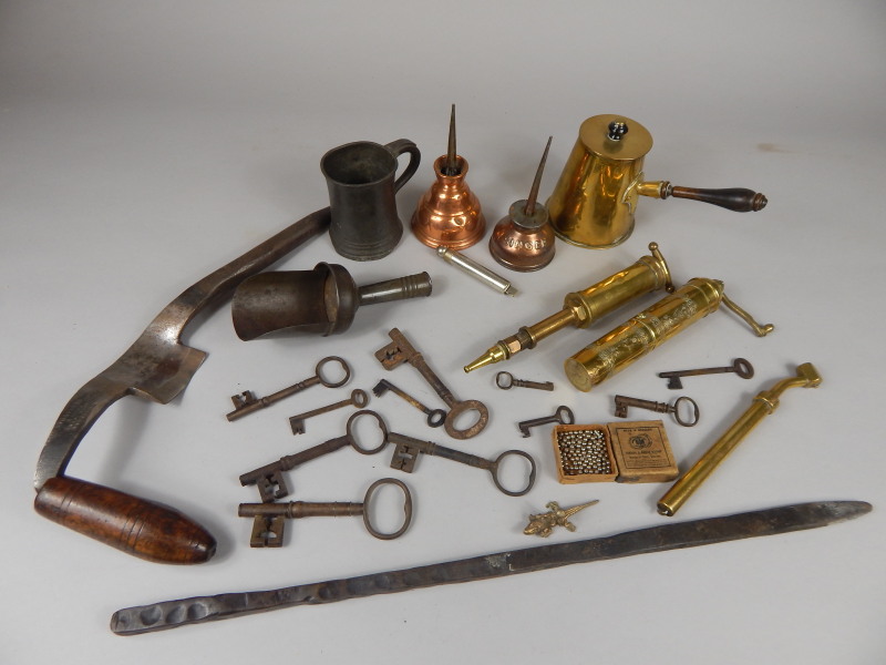 Appraisal: Various items of metalware to include brass syringes grinder a