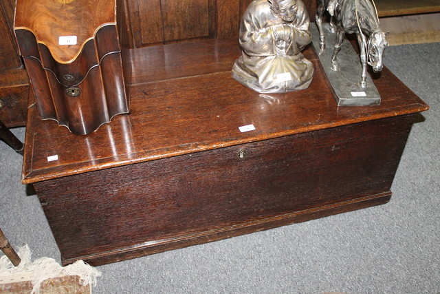 Appraisal: AN TH CENTURY PLAIN OAK BLANKET BOX with candle box