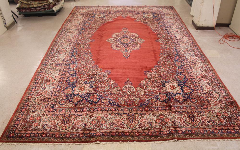 Appraisal: SEMI-ANTIQUE PERSIAN SAROUK CARPET Markazi Province northwestern Iran mid- th