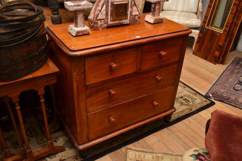 Appraisal: A VICTORIAN CEDAR FOUR DRAWER CHEST A VICTORIAN CEDAR FOUR