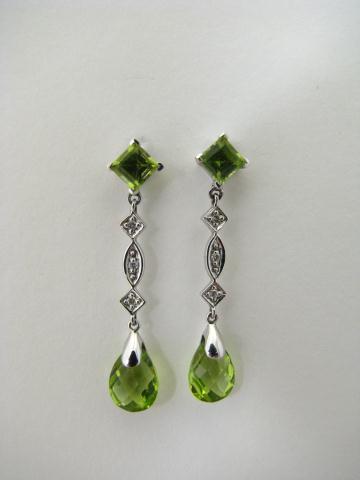 Appraisal: A pair of K White Gold Briolette Earrings with Peridot