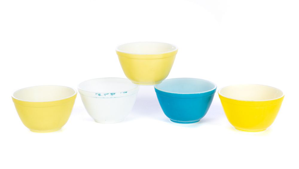 Appraisal: Pyrex Mixing Bowls Excellent condition with no damage or repairs