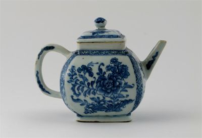 Appraisal: A Chinese blue and white square section teapot and cover