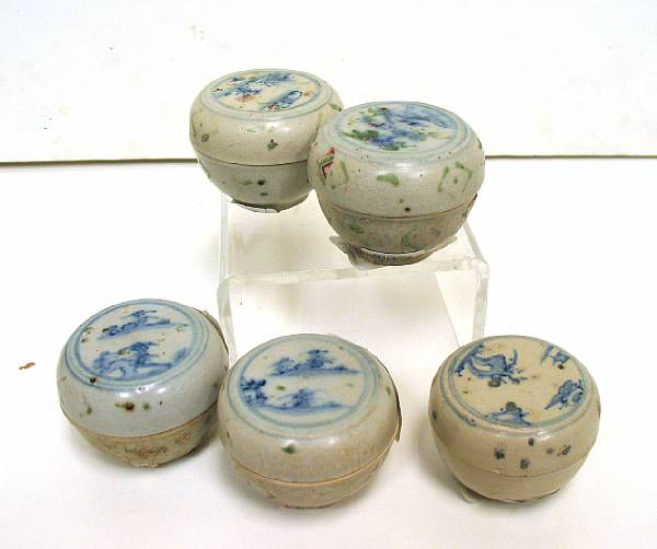 Appraisal: Eight underglaze blue and enameled boxes Late th Early th