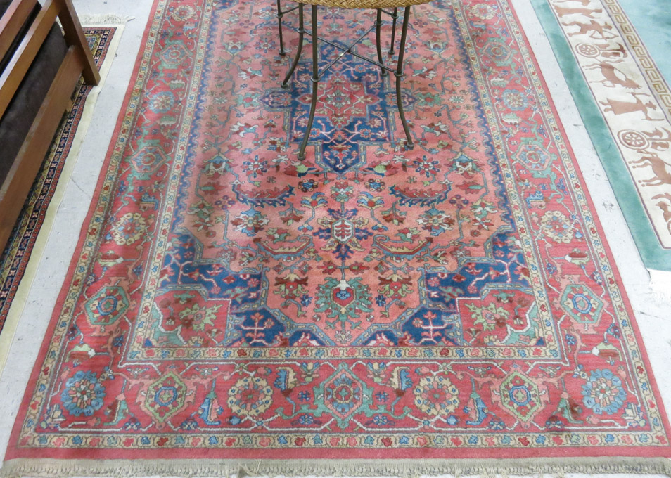 Appraisal: A KARASTAN AMERICAN ORIENTAL CARPET Medallion Serapi design machine loomed