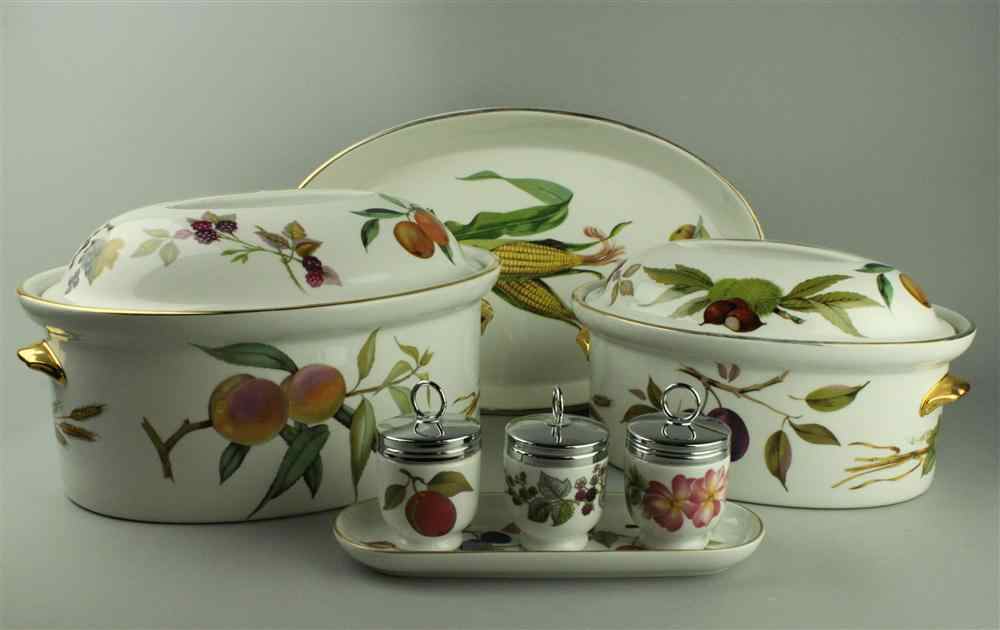 Appraisal: SEVEN ROYAL WORCESTER 'EVESHAM' PATTERN SERVING PIECES including two graduated