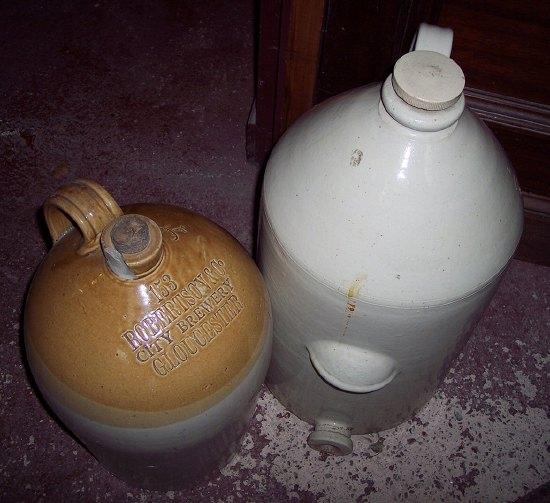 Appraisal: A large stoneware jar for Robertson Co City Brewery Gloucester