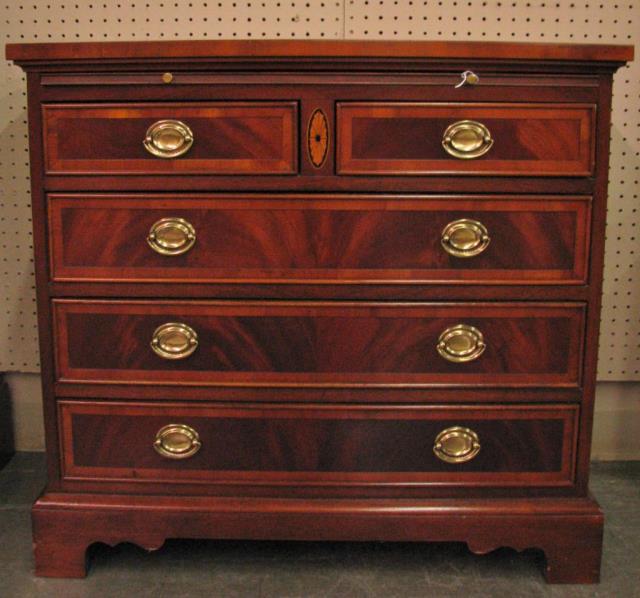 Appraisal: A pair of Hekman Furniture period style bachelor's chests mahogany