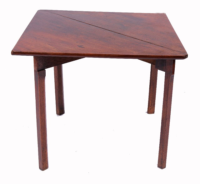 Appraisal: A GEORGE III MAHOGANY TRIANGULAR DROP LEAF OCCASIONAL TABLE on