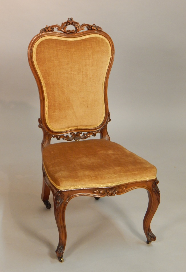 Appraisal: A Victorian rosewood side chair with a padded back and