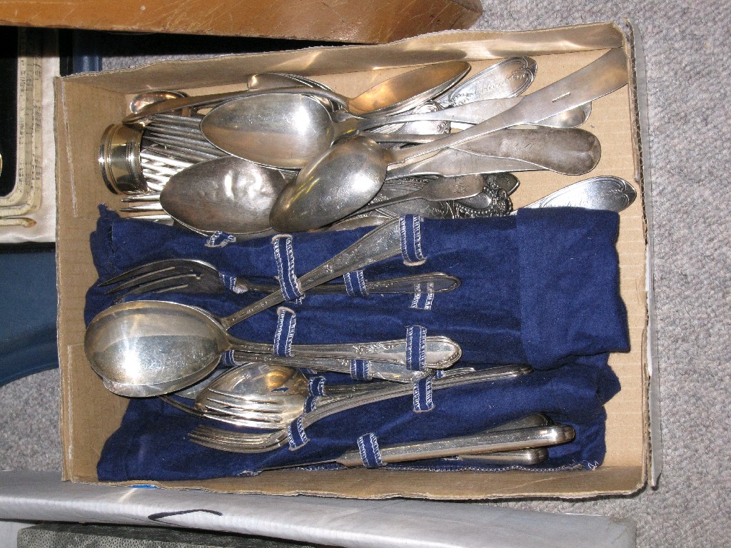 Appraisal: Box of loose cutlery including a part set