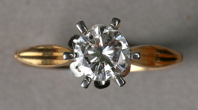 Appraisal: A SOLITAIRE DIAMOND RING brilliant cut diamond set with claws