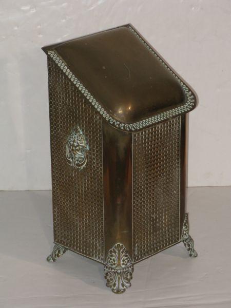 Appraisal: Brass Victorian Coal Scuttle with interior liner x x