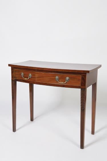 Appraisal: A REGENCY MAHOGANY BOW FRONT SIDE TABLE the shaped top