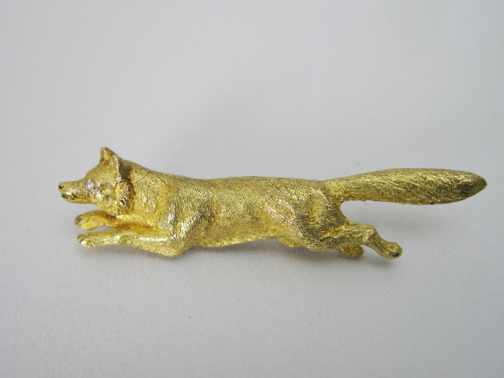 Appraisal: A ct gold running Fox Brooch with chip diamond eye