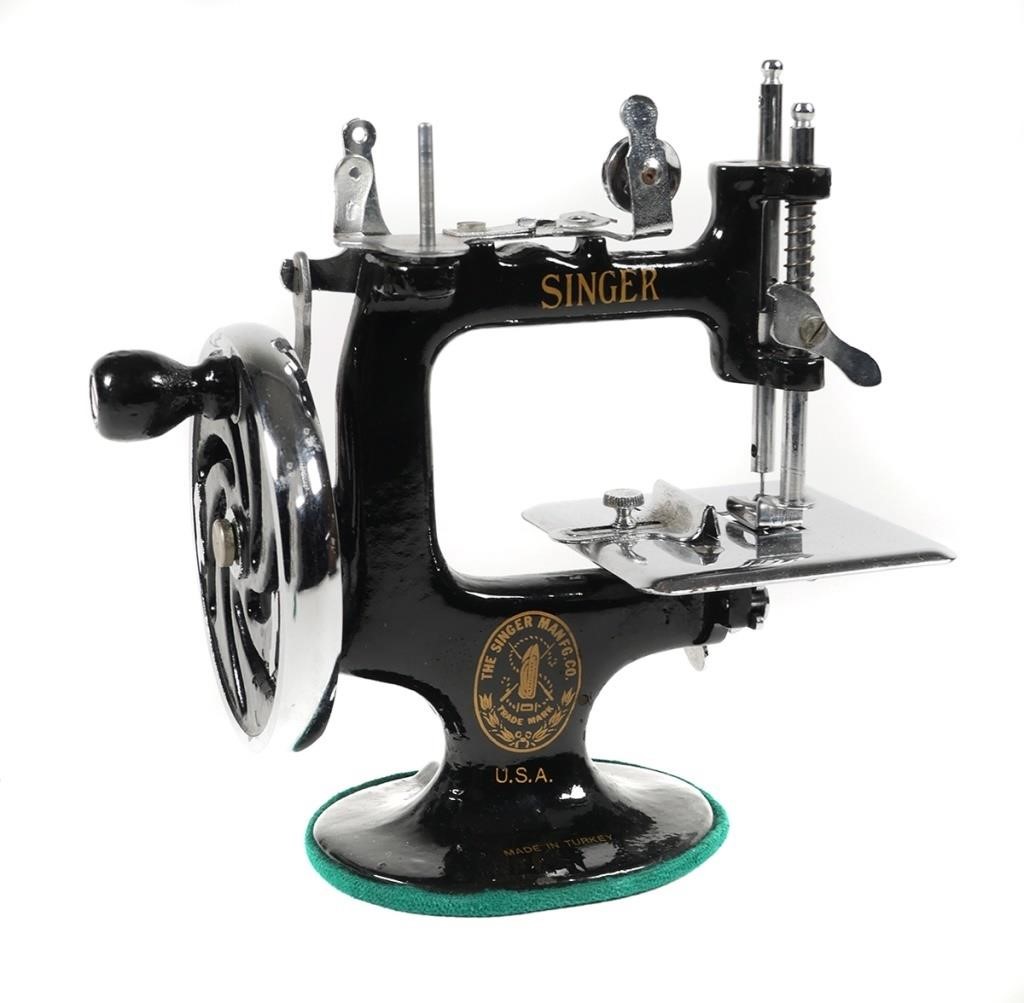 Appraisal: This 's hand-power K -spoke child's sewing machine is in