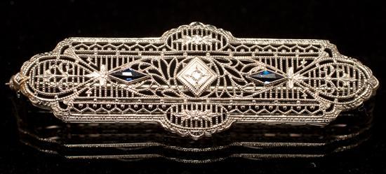 Appraisal: Edwardian K white gold filigree faux diamond and sapphire brooch