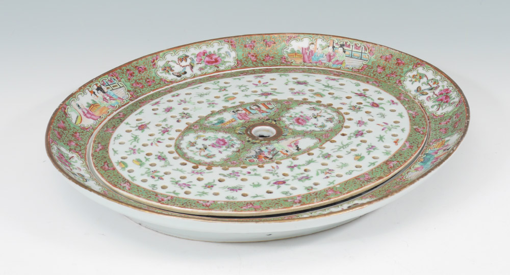 Appraisal: CHINESE ROSE MEDALLION OVAL MEAT PLATTER Deep platter with typical