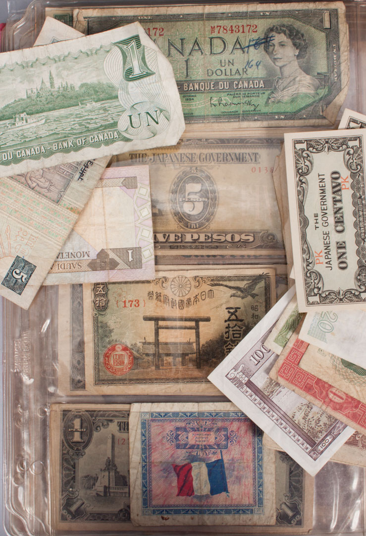 Appraisal: World-wide Currency Varied assortment of old and relatively new notes