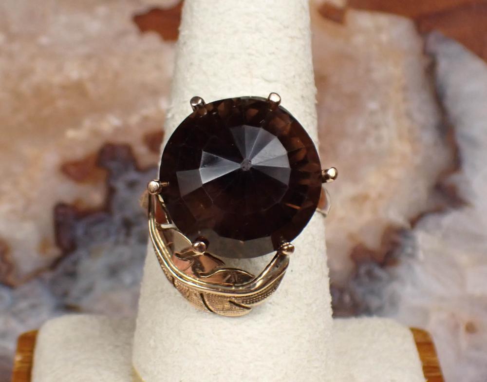 Appraisal: SMOKY QUARTZ AND FOURTEEN KARAT GOLD RING The yellow gold