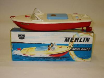 Appraisal: A Merlin speed boat battery powered electric motor cream deck