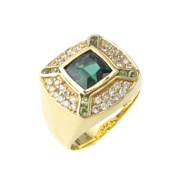 Appraisal: A gent's green tourmaline diamond and k gold ring estimated