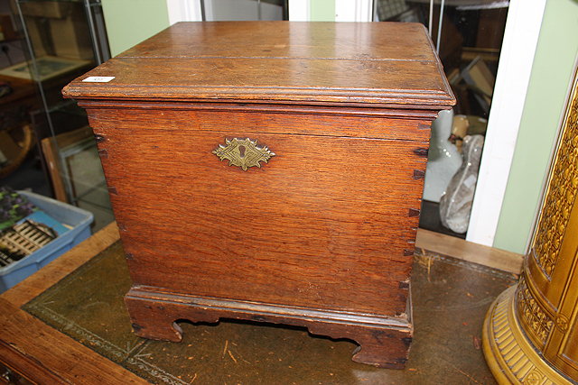 Appraisal: A GEORGIAN OAK BOX POSSIBLE ORIGINALLY A CLOSE STOOL standing