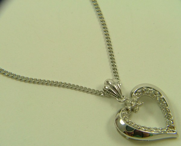 Appraisal: DIAMOND AND WHITE GOLD PENDANT NECKLACE the K gold heart