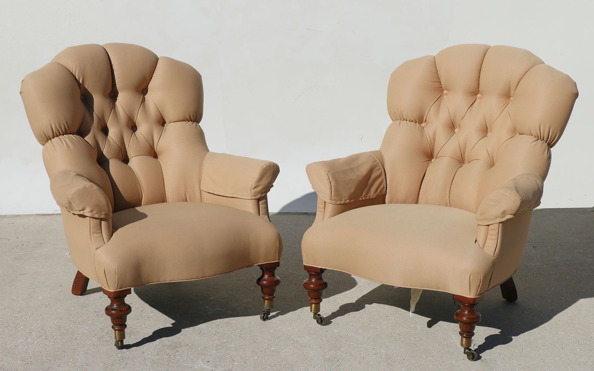 Appraisal: PAIR OF VICTORIAN STYLE ETHAN ALLEN ARMCHAIRS Ethan Allen Victorian