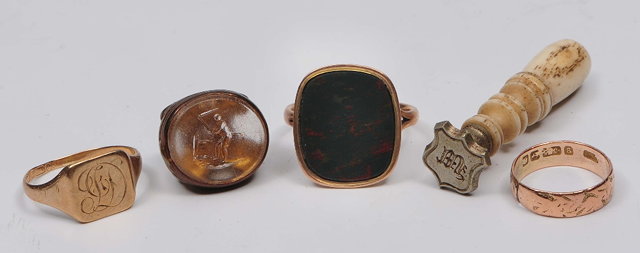 Appraisal: A ct gold seal ringwith bloodstone setting a ct gold