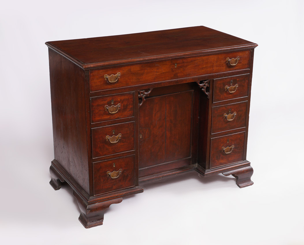 Appraisal: TH CENTURY CHIPPENDALE KNEEHOLE DESK Mahogany Chippendale period kneehole desk