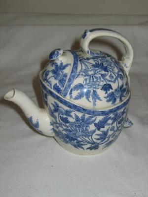 Appraisal: A WEDGWOOD SYP TEAPOT with loop handle blue printed with