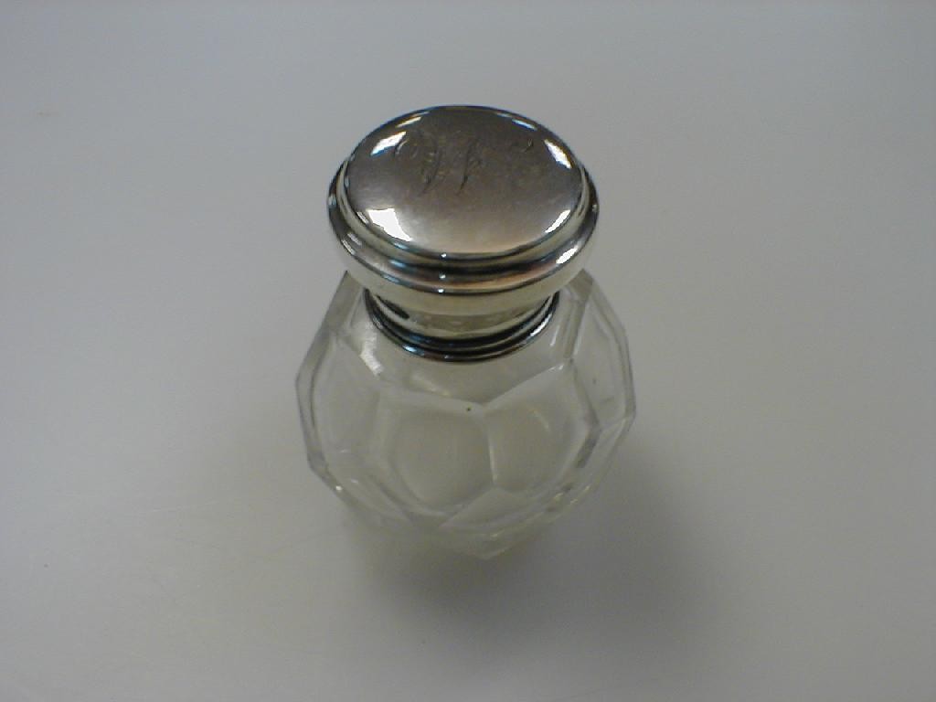 Appraisal: A small cut glass and silver perfume bottle faceted bottle