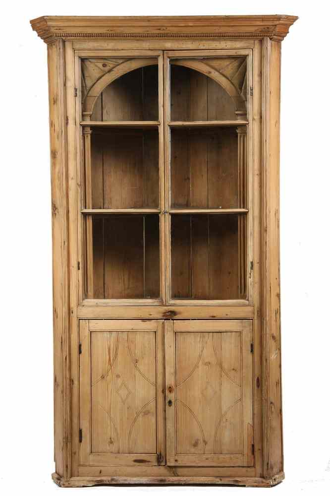 Appraisal: COUNTRY PINE CORNER CUPBOARD - th c Country Chippendale Pine