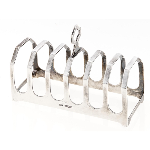 Appraisal: A George V silver seven hoop toast rack cm l