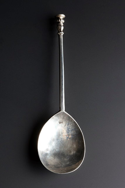 Appraisal: A SILVER SEAL TOP SPOON early th Century by Robert