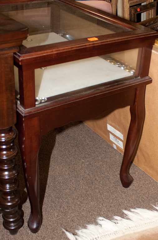 Appraisal: Queen Anne style vitrine table Estimate - No condition report