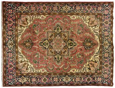 Appraisal: Modern Goravan rug large salmon central medallion with ivory corner