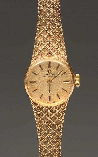 Appraisal: A LADIES CT GOLD AUTOMATIC OMEGA WRIST WATCH with gilt