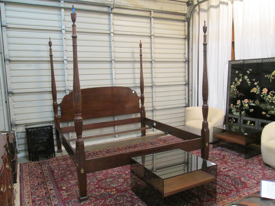 Appraisal: FEDERAL STYLE MAHOGANY FOUR-POST KING BED WITH RAILS Drexel Heritage