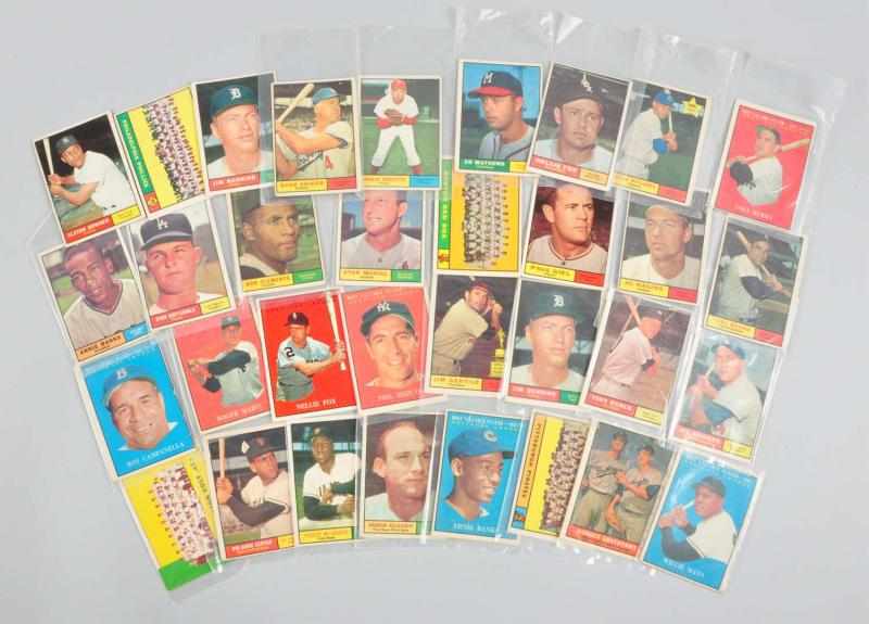 Appraisal: Lot of Topps Baseball Cards Description Includes some commons minor