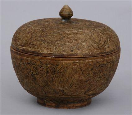 Appraisal: THAI SAWANKOLOKE INCISED POTTERY BOWL AND COVER Of cushion form