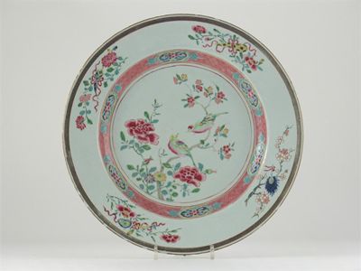 Appraisal: A Chinese famille rose dish painted with two colourful birds