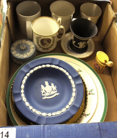 Appraisal: A collection of pottery to include Spode Christmas Tree Plate