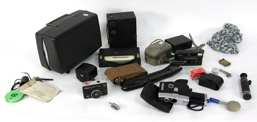 Appraisal: A Rolleiflex sq 'baby' twin-lens camera and a number of