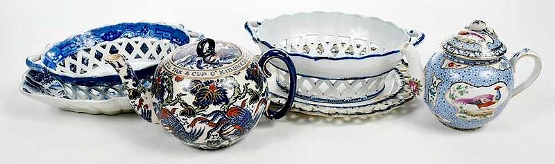 Appraisal: Six Pieces Blue and White Decorated Ceramics th and th